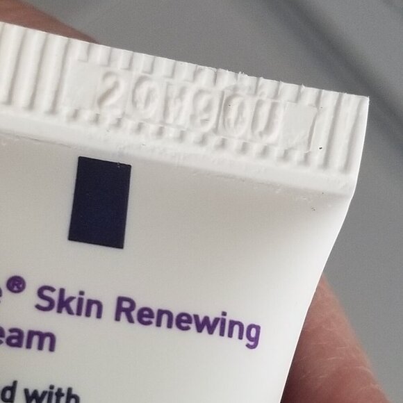 CeraVe Skin Renewing Eye Cream Peptide Complex - Picture 10 of 10